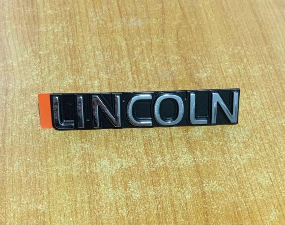 Эмблема на багажник Lincoln Town Car 2 E8OY8A223A