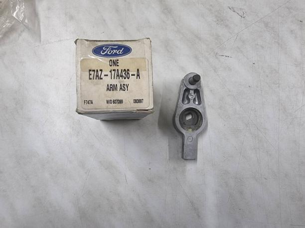 Парковщик стеклоочистителя Ford Lincoln Mercury E7AZ17A436A