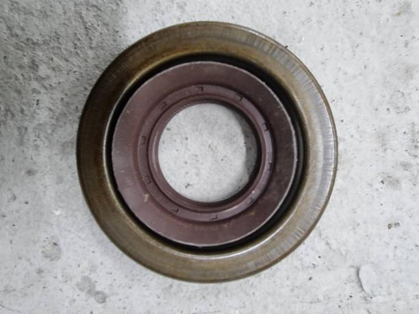 Сальник хвостовика Ford Transit 2000-2006 047733V