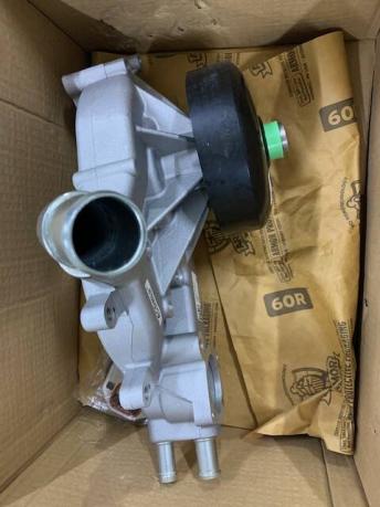 Помпа (насос водяной) Chevrolet Tahoe 2007-2014 252901