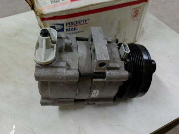 Компрессор кондиционера Ford Crown Victoria 58129