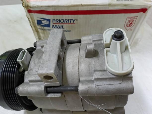 Компрессор кондиционера Ford Crown Victoria 58129