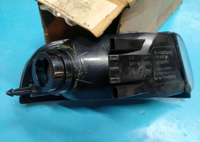 Поворотник dodge intrepid 1992-1997 4746457