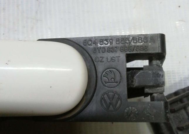 Ручка двери внешняя передняя правая Skoda Octavia 6Q4839885