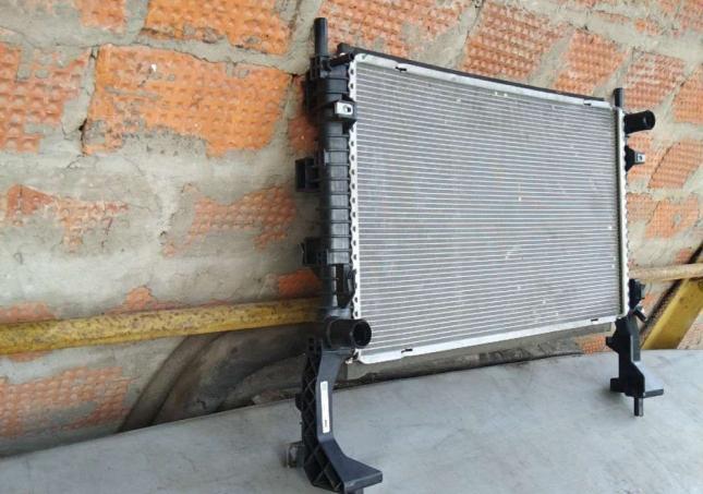 Радиатор охлаждения Ford Mustang 6 поколение FR33-8005