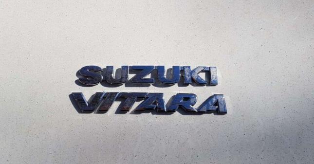 Надпись на крышку багажника Suzuki Vitara оригинал 