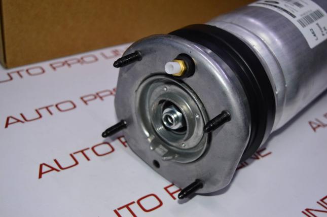 Стойка передняя левая Land Rover Discovery 5 L462 LR081564