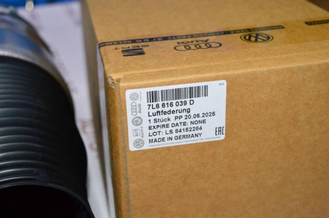 Пневмобаллон передний левый VW Touareg 7L Audi Q7 7L6616039D