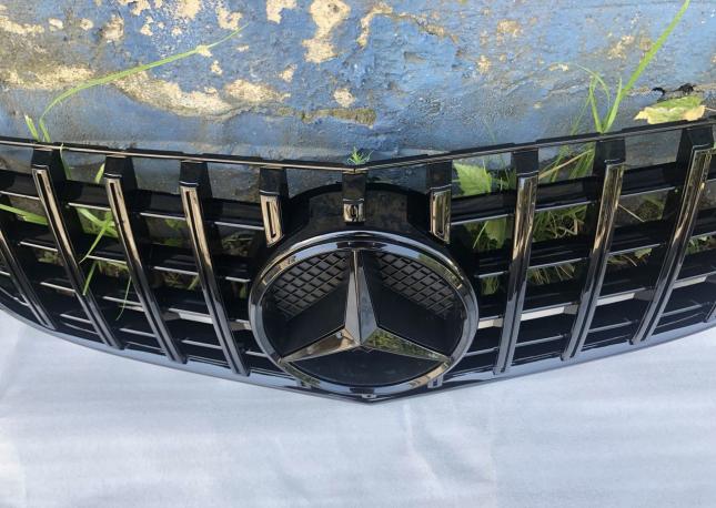 Решетка радиатора Mercedes W207 rest 