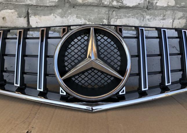 Mercedes W207 решетка радиатора 