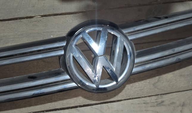 Решётка радиатора Volkswagen Tiguan 1 2011-2016 5N0853653F