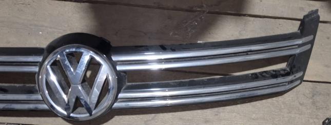 Решётка радиатора Volkswagen Tiguan 1 2011-2016 5N0853653F