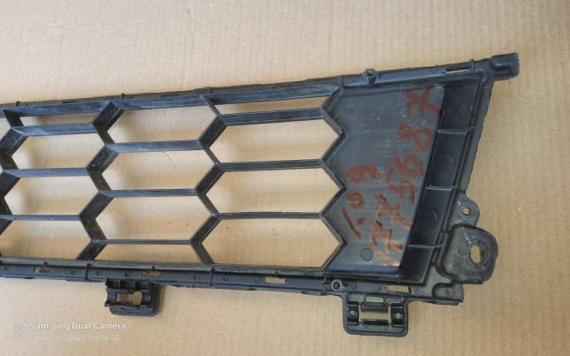 Решётка бампера нижняя Mitsubishi L200 6402A357