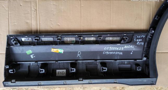 Молдинг двери задней правой Chery Tiggo 8 Pro 609000629AADQJ