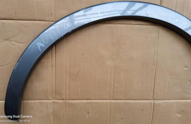 Молдинги, накладки Audi Q7 8U0853818