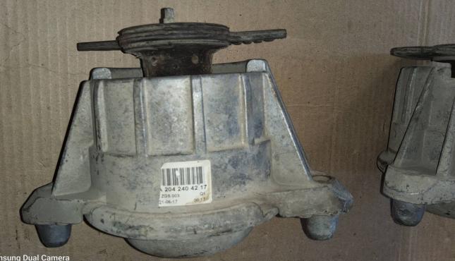 Подушка двигателя Mercedes C-class A204 240 42 17
