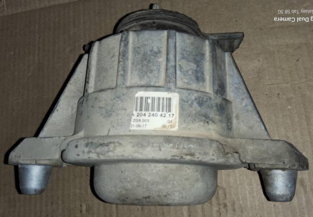 Подушка двигателя Mercedes C-class A204 240 42 17