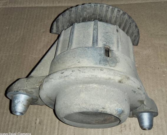 Подушка двигателя Mercedes C-class A204 240 42 17