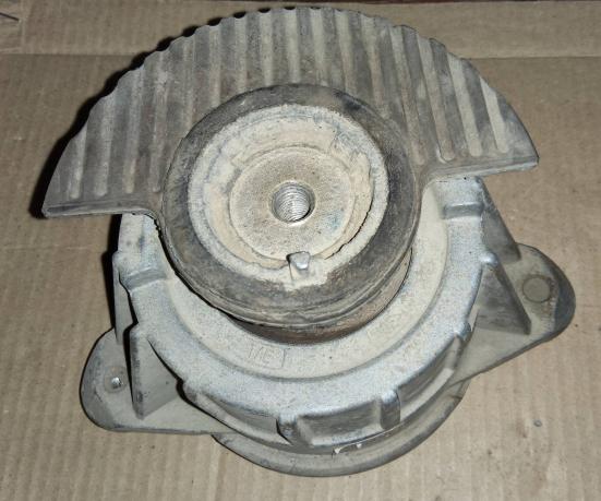Подушка двигателя Mercedes C-class A204 240 42 17