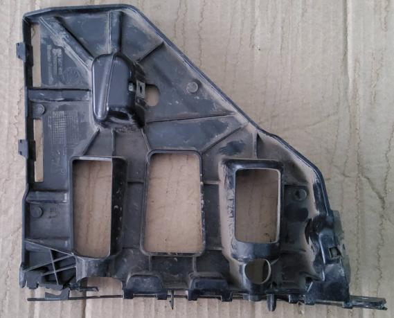 Кронштейн бампера Skoda Rapid 60U807183