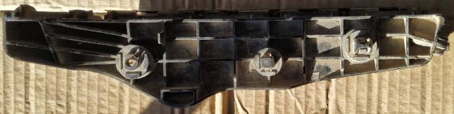Крепление бампера переднего Toyota Land Cruiser Prado 5211560160