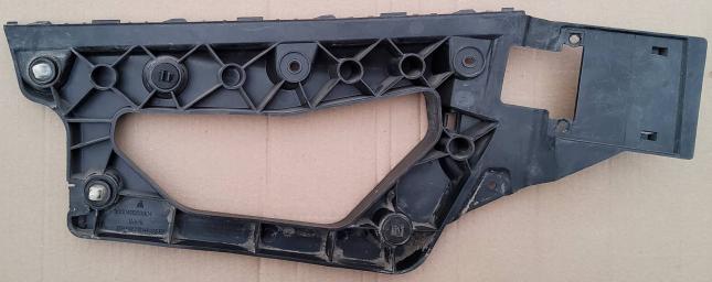 Кронштейн бампера Audi A8 4NO807454