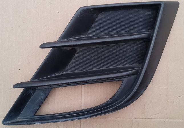 Накладка противотуманной фары Mazda 3 BCD250C21