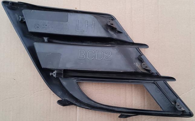 Накладка противотуманной фары Mazda 3 BCD250C21