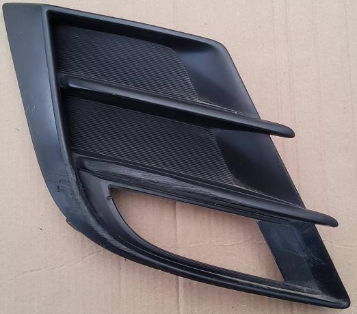 Накладка противотуманной фары Mazda 3 BCD250C11