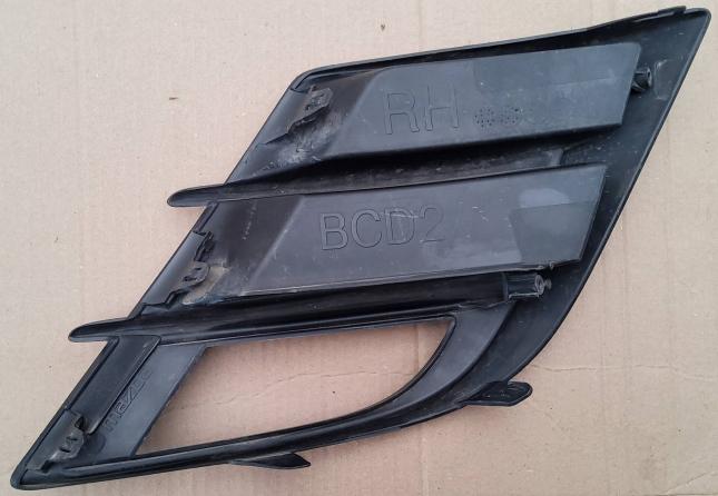 Накладка противотуманной фары Mazda 3 BCD250C11