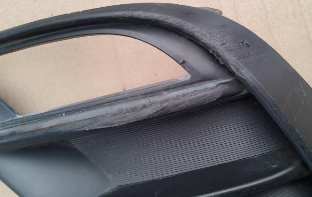 Накладка противотуманной фары Mazda 3 BCD250C11