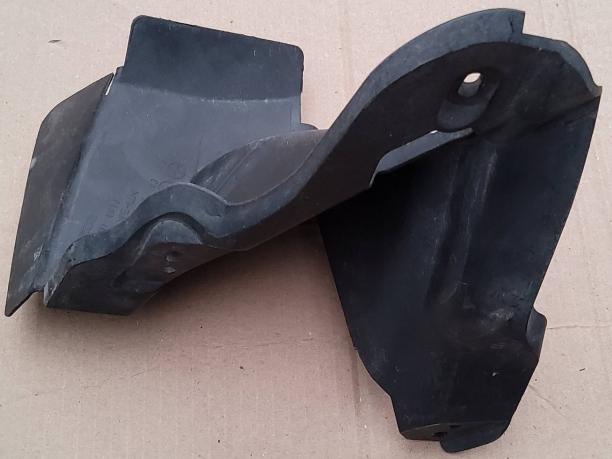 Кронштейн решетки радиатора Mazda 3 BBP2501U1