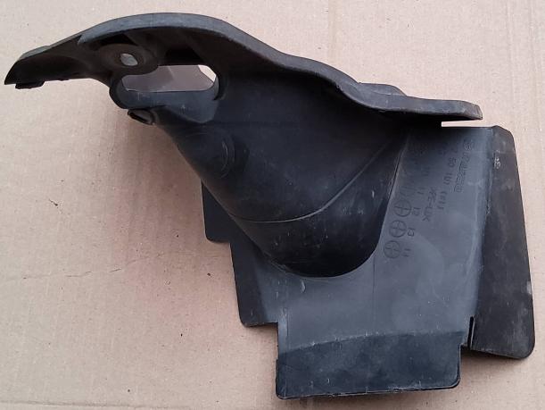 Кронштейн решетки радиатора Mazda 3 BBP2501U1