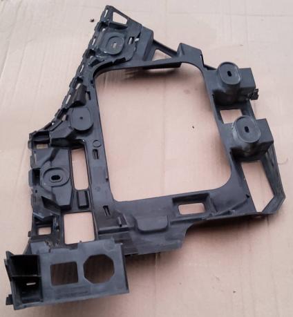 Кронштейн бампера Volkswagen Touareg 7P6807393D