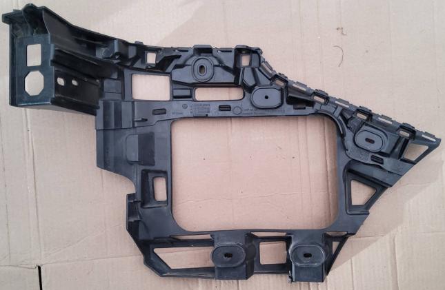Кронштейн бампера Volkswagen Touareg 7P6807393D