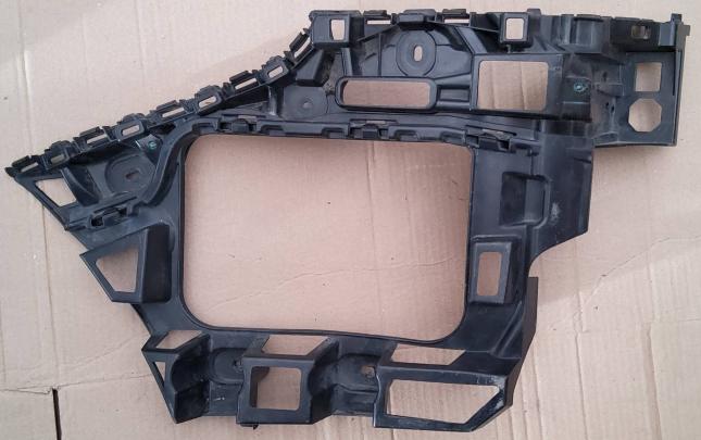 Кронштейн бампера Volkswagen Touareg 7P6807393D