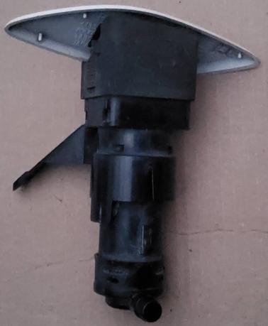 Форсунка омывателя фар Mazda 3 BBP25182X
