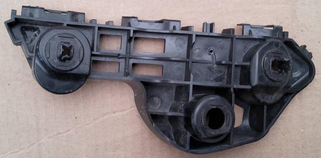 Кронштейн бампера Toyota Camry 5253633060