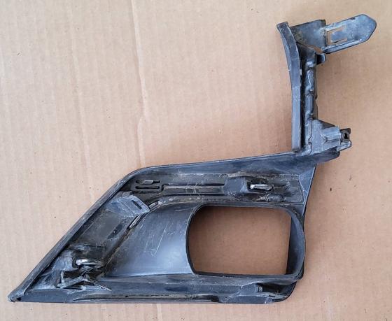 Накладка противотуманной фары Toyota Land Cruiser 150 Prado 5212860240