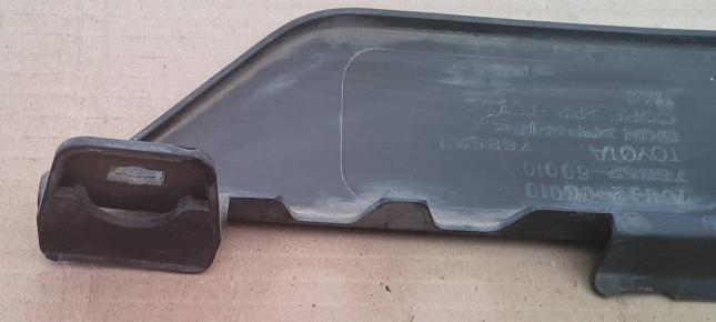 Брызговик передний Toyota Land Cruiser Prado 76852-0G010
