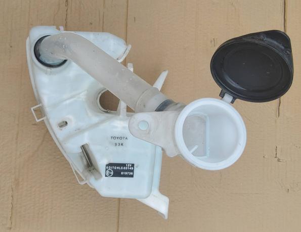 Бачок омывателя Toyota Camry XV70 85355-33200