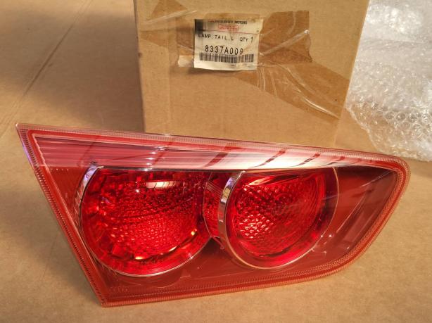 Фонарь задний левый Mitsubishi Lancer 10 8337A009