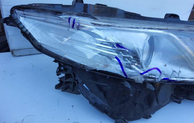 Блок фара правая Toyota Camry V70 81145 -33E11