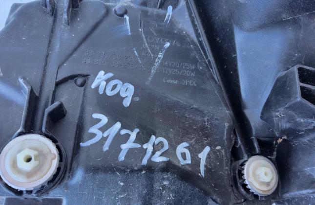 Блок фара правая Toyota Camry V70 81145 -33E11