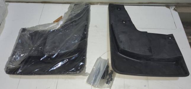 Брызговик передний Mitsubishi Airtrek MZ380246EX