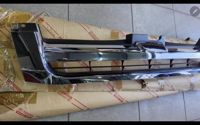 Решетка радиатора Toyota HiAce 53111-26370