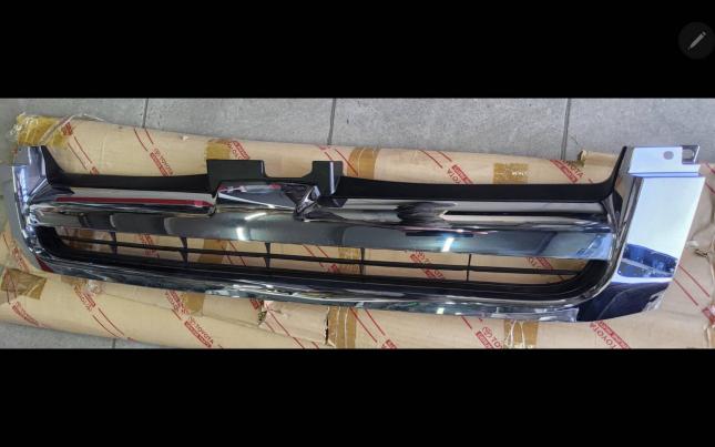 Решетка радиатора Toyota HiAce 53111-26370
