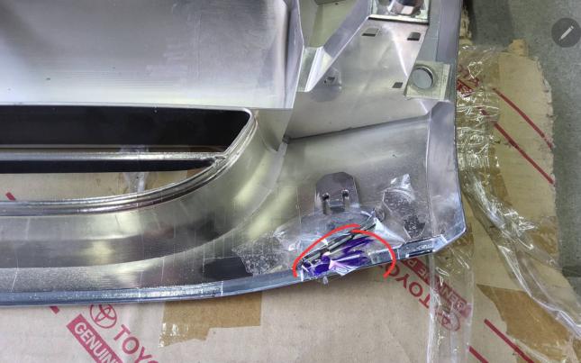 Решетка радиатора Toyota HiAce 53111-26370