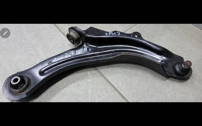 Рычаг передний нижний Renault Megane 2 8200298455