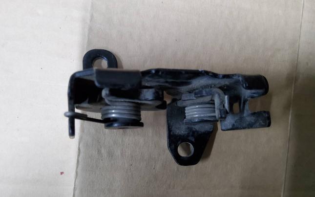 Замок капота Mercedes C-class A 204 880 02 60